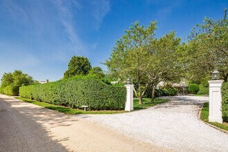 2 Fairlea Rd in Southampton, NY - Building Photo - Building Photo