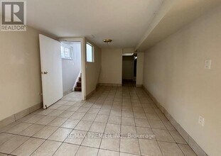 92 Westhumber Blvd in Toronto, ON - Building Photo - Building Photo