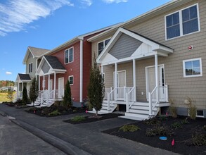 Rose Meadows in Litchfield, NH - Foto de edificio - Building Photo