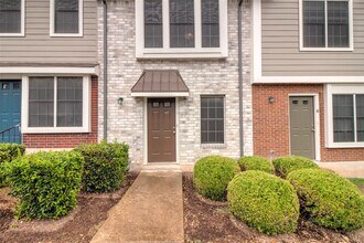 202 S College St in Georgetown, TX - Building Photo - Building Photo