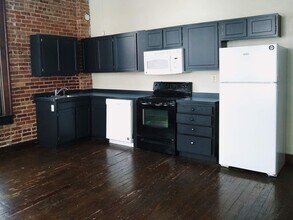 South College - Residential in Bloomington, IN - Building Photo - Building Photo