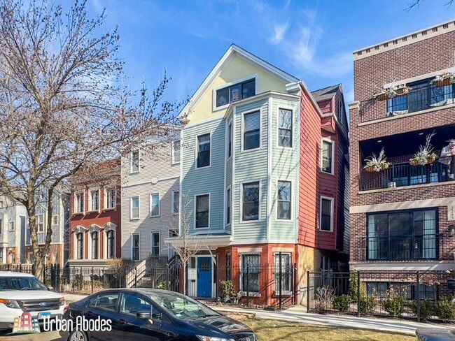 3245 N Lakewood Ave, Unit J05W