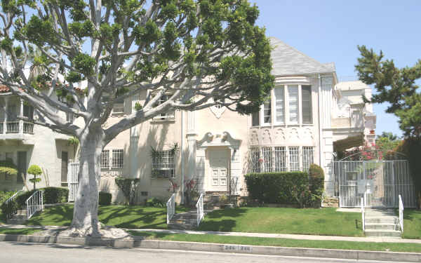 244 S Lasky Dr in Beverly Hills, CA - Foto de edificio