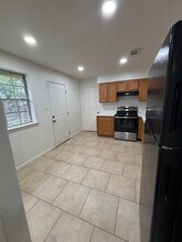 224 Duke Dr in Kenner, LA - Foto de edificio - Building Photo