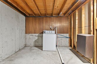 2404 Canter Ln in Ashwaubenon, WI - Building Photo - Building Photo