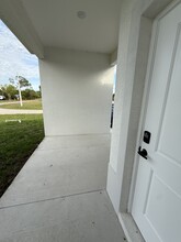 6041 Latimer Ave in Ft. Myers, FL - Foto de edificio - Building Photo