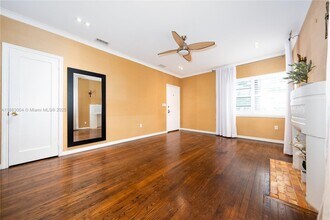 1051 Michigan Ave in Miami Beach, FL - Building Photo - Building Photo