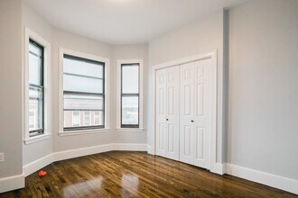 344 Saratoga St, Unit 3 in Boston, MA - Foto de edificio - Building Photo