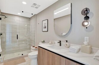 580 72nd St in Miami Beach, FL - Foto de edificio - Building Photo