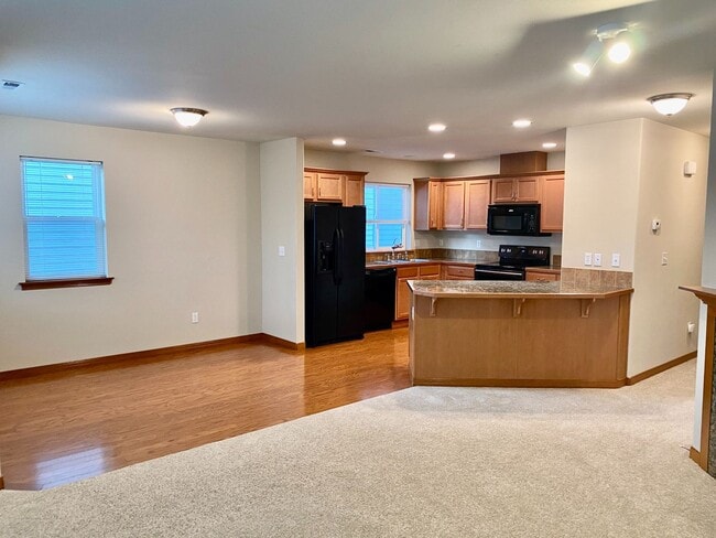 Lynnwood Home in Lynnwood, WA - Building Photo - Building Photo