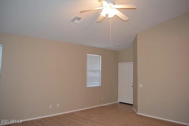 16950 W Nottingham Way in Surprise, AZ - Foto de edificio - Building Photo