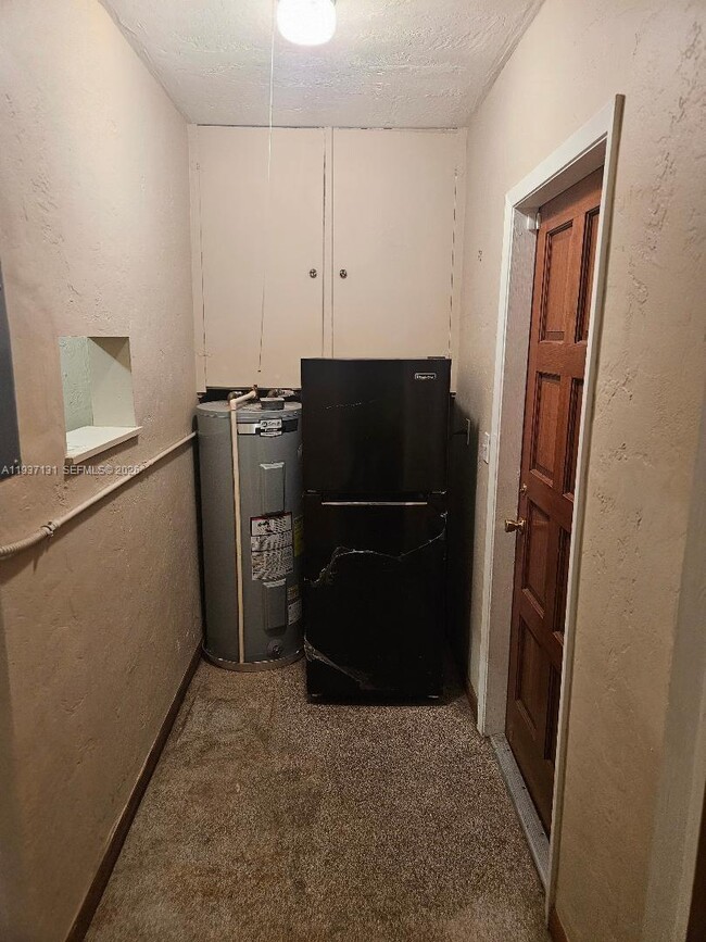 5842 Harding St in Hollywood, FL - Building Photo - Building Photo