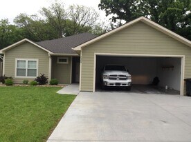 5324 Stone Crest Dr in Manhattan, KS - Building Photo