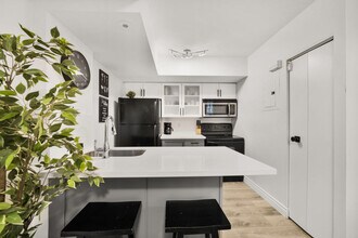 1109 E Liberty St in Toronto, ON - Building Photo - Building Photo