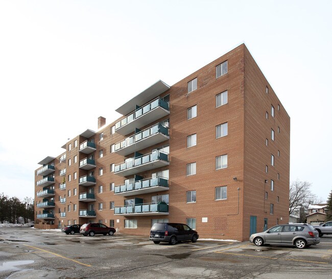 Brookland Towers in Aurora, ON - Building Photo - Building Photo