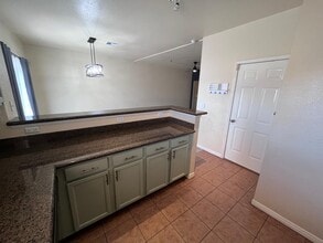 3150 N Yarbrough Dr, Unit E-2 in El Paso, TX - Building Photo - Building Photo