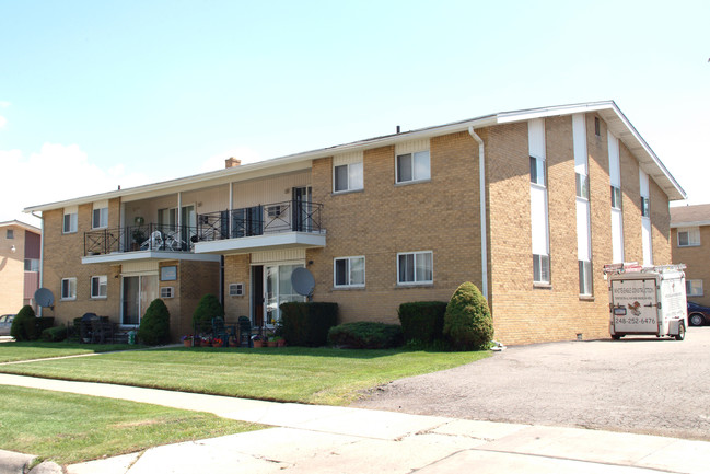 Trident Apartments in Warren, MI - Building Photo - Building Photo