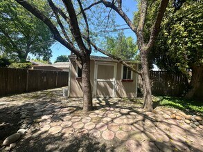 345 N Todd St in Visalia, CA - Building Photo - Building Photo