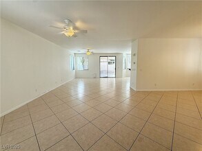 9101 Dorrell Ln in Las Vegas, NV - Building Photo - Building Photo