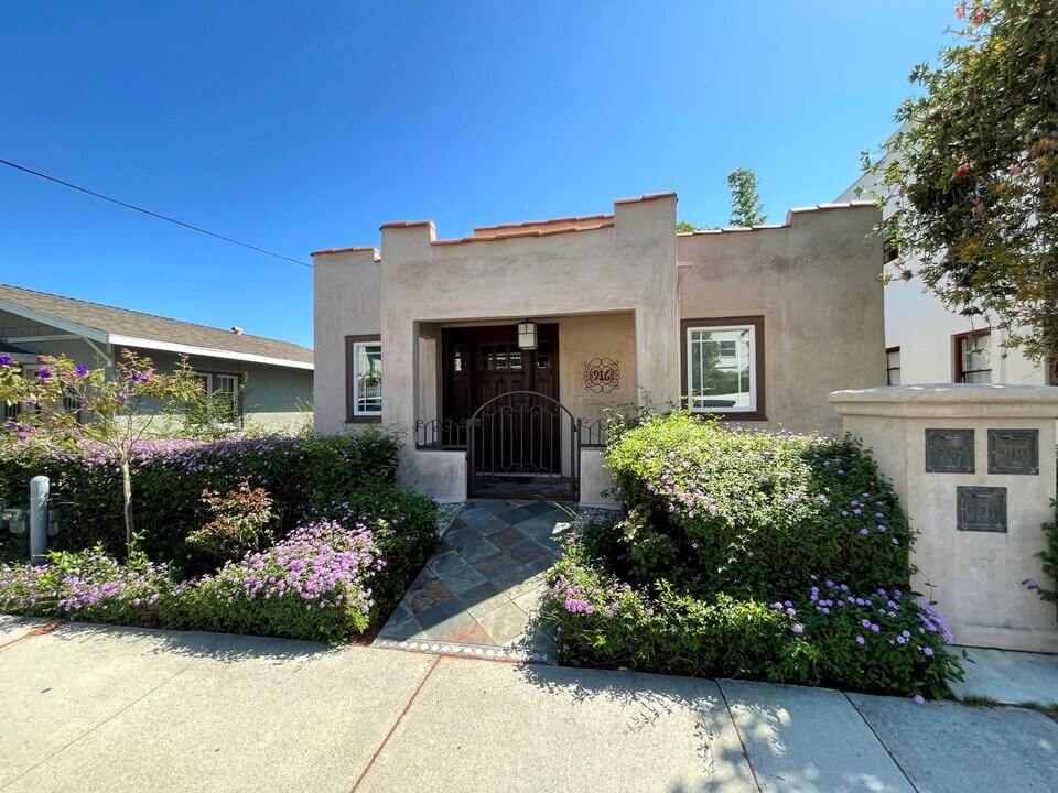 920-920 Poli St in Ventura, CA - Building Photo