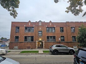 121 W 80th St in Chicago, IL - Building Photo