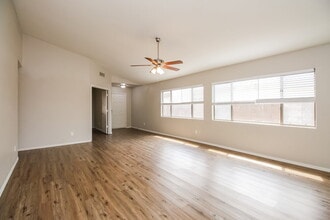 5802 S 54th Ln in Phoenix, AZ - Building Photo - Building Photo