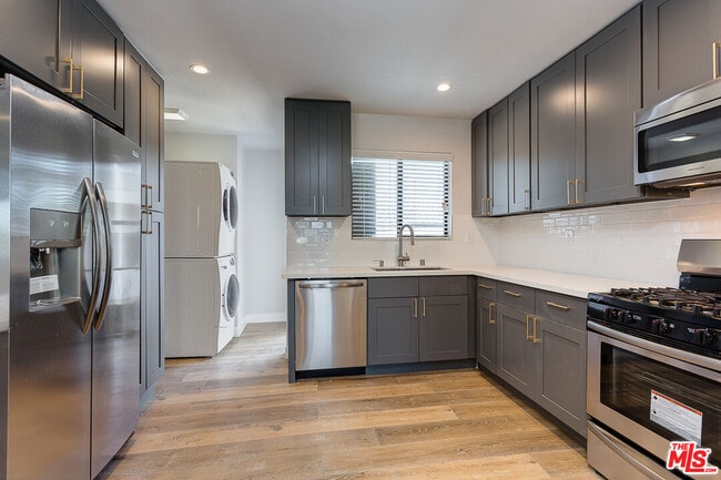 property at 2841 Redondo Blvd