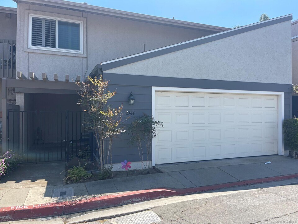 2344 Caminito Eximio in San Diego, CA - Building Photo