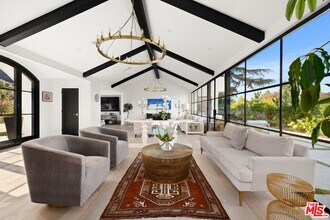 15438 Mulholland Dr in Los Angeles, CA - Building Photo - Building Photo