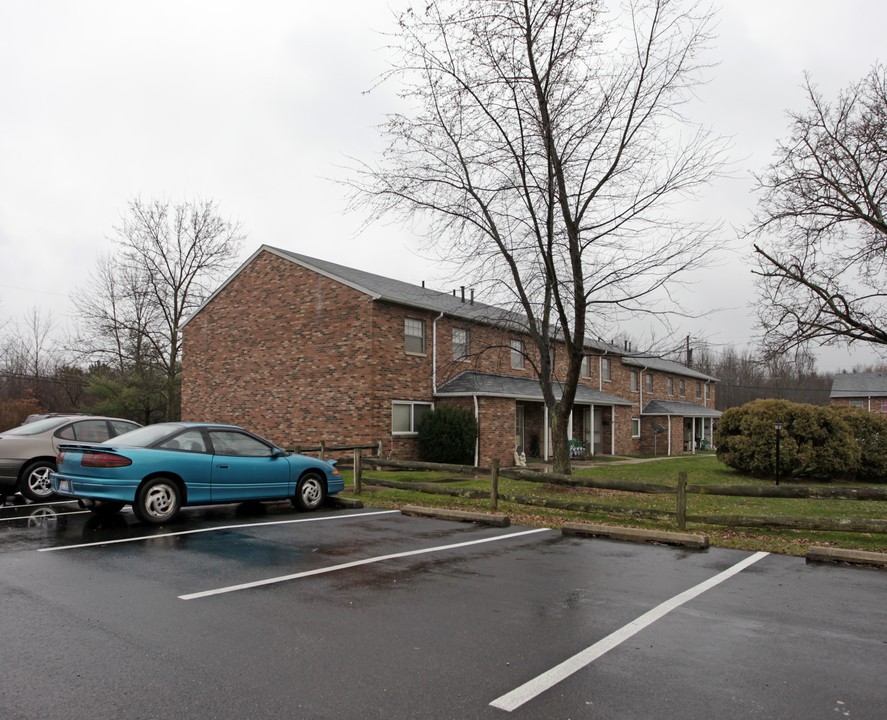 Sagamore 400 Townhouses in Northfield, OH - Building Photo