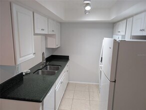 7288 W Country Club Dr N in Sarasota, FL - Building Photo - Building Photo