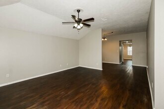 32123 Decker Oaks Dr in Pinehurst, TX - Building Photo - Building Photo