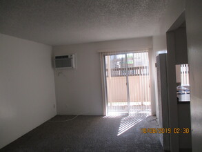 Sierra Glen Apartments in Modesto, CA - Building Photo - Building Photo