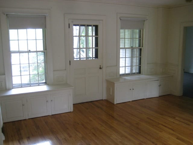 107 E Pleasant St in Amherst, MA - Foto de edificio - Building Photo