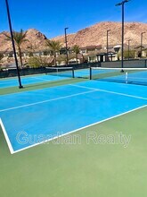 223 Sun Glaze Ave in Henderson, NV - Foto de edificio - Building Photo