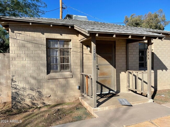 property at 1212 W Roosevelt St