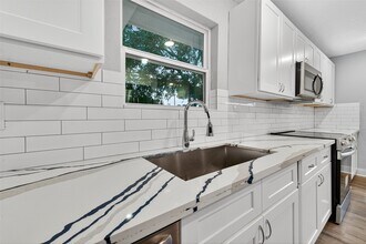 19543 Quiet Brook Dr in Houston, TX - Building Photo - Building Photo