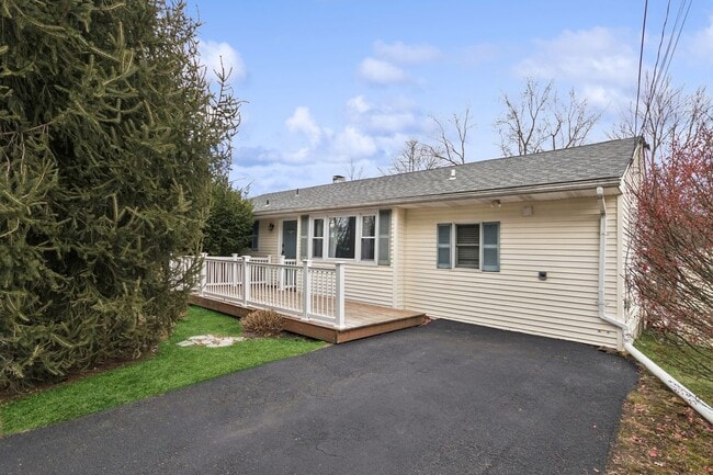 98 Widmer Rd in Wappingers Falls, NY - Building Photo - Building Photo