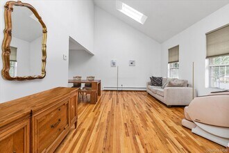 8 Branding Iron Ln in Glen Cove, NY - Building Photo - Building Photo