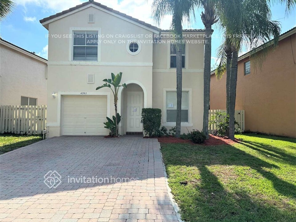 4282 Lake Tahoe Cir in West Palm Beach, FL - Building Photo
