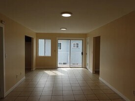 2227 Clyde Ave, Unit Apt #4 in Los Angeles, CA - Building Photo