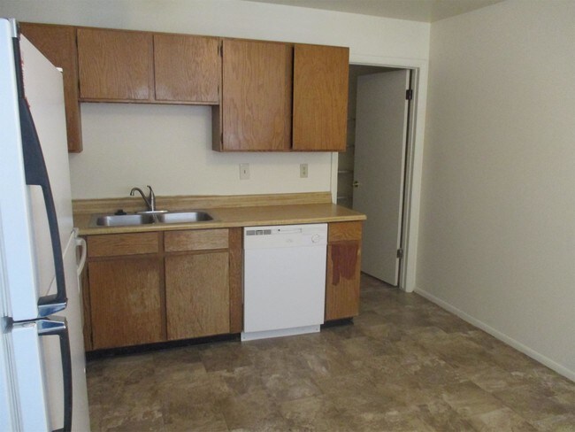 4693 S Arlington Park Dr-Unit -3 in West Valley City, UT - Foto de edificio - Building Photo