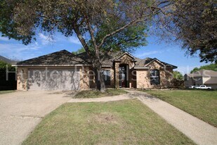 700 Honeysuckle Cir in Harker Heights, TX - Building Photo