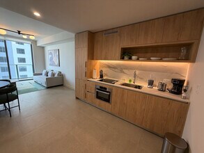 11 NE 6th St, Unit SI FL19-ID1460708P in Miami, FL - Foto de edificio - Building Photo