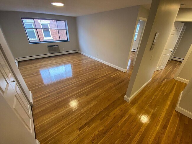 22 Winslow Rd, Unit C1 in Brookline, MA - Foto de edificio - Building Photo