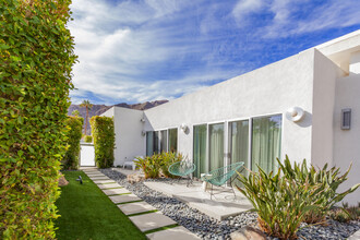 1147 Los Robles Dr in Palm Springs, CA - Building Photo - Building Photo