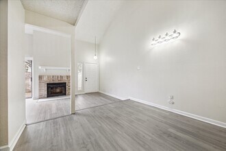 3148 Windchase Blvd in Houston, TX - Building Photo - Building Photo