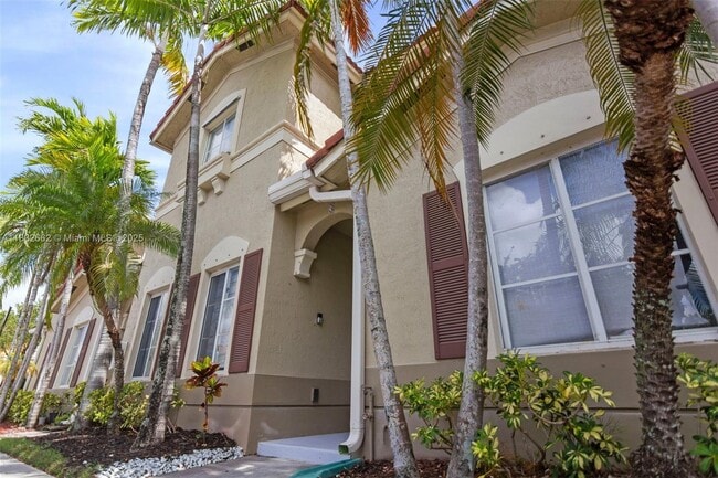 10800 NW 82nd Terrace in Doral, FL - Building Photo - Building Photo