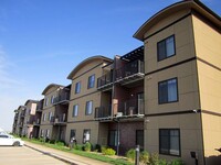 Highlands Ridge Apartments in Pierre, SD - Foto de edificio - Building Photo