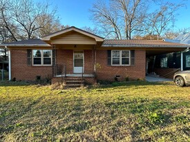 1021 Old Bishop Rd in Bishop, GA - Building Photo